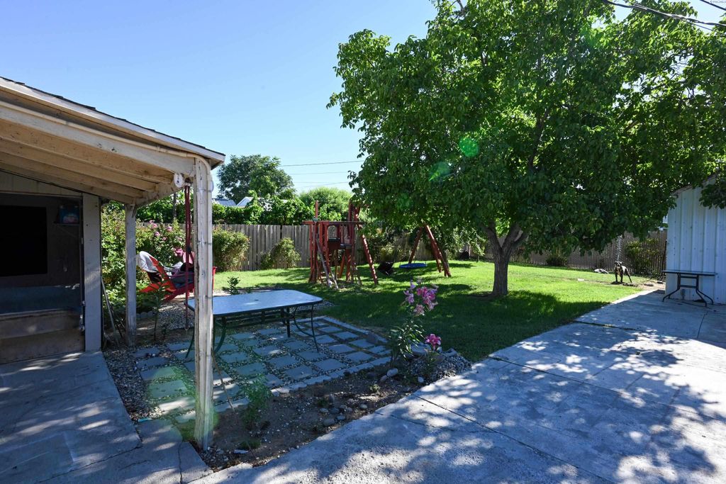 Photo of 712 S 10th St, Sunnyside, WA 98944 (MLS # 285782)