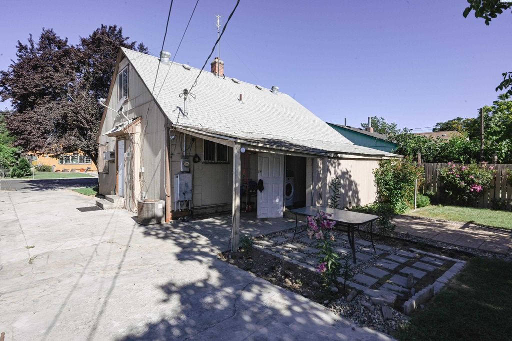 Photo of 712 S 10th St, Sunnyside, WA 98944 (MLS # 285782)