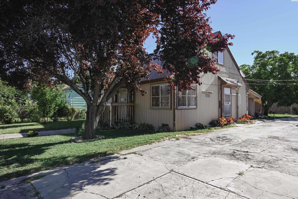 Photo of 712 S 10th St, Sunnyside, WA 98944 (MLS # 285782)