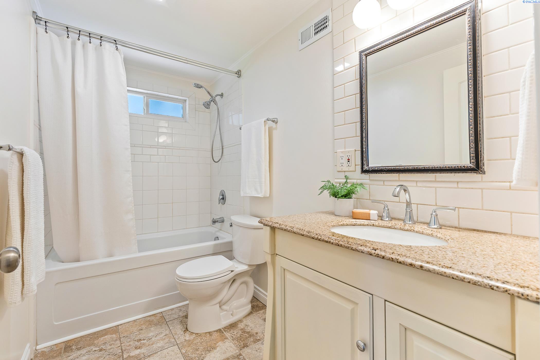 Richland, Washington 99354, United States, 3 Bedrooms Bedrooms, ,1 BathroomBathrooms,Residential,Pending,159749