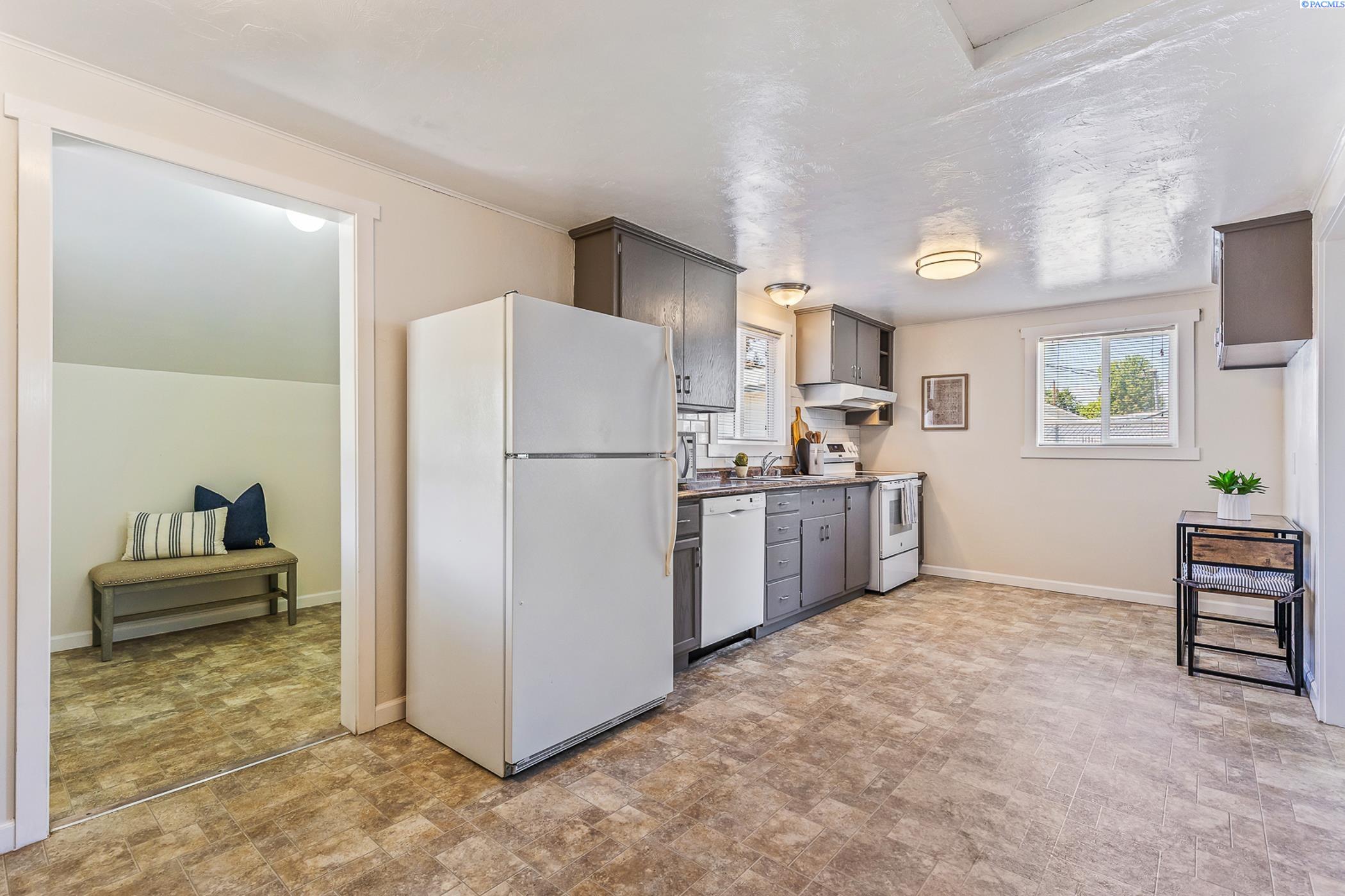 Richland, Washington 99354, United States, 3 Bedrooms Bedrooms, ,1 BathroomBathrooms,Residential,Pending,159749