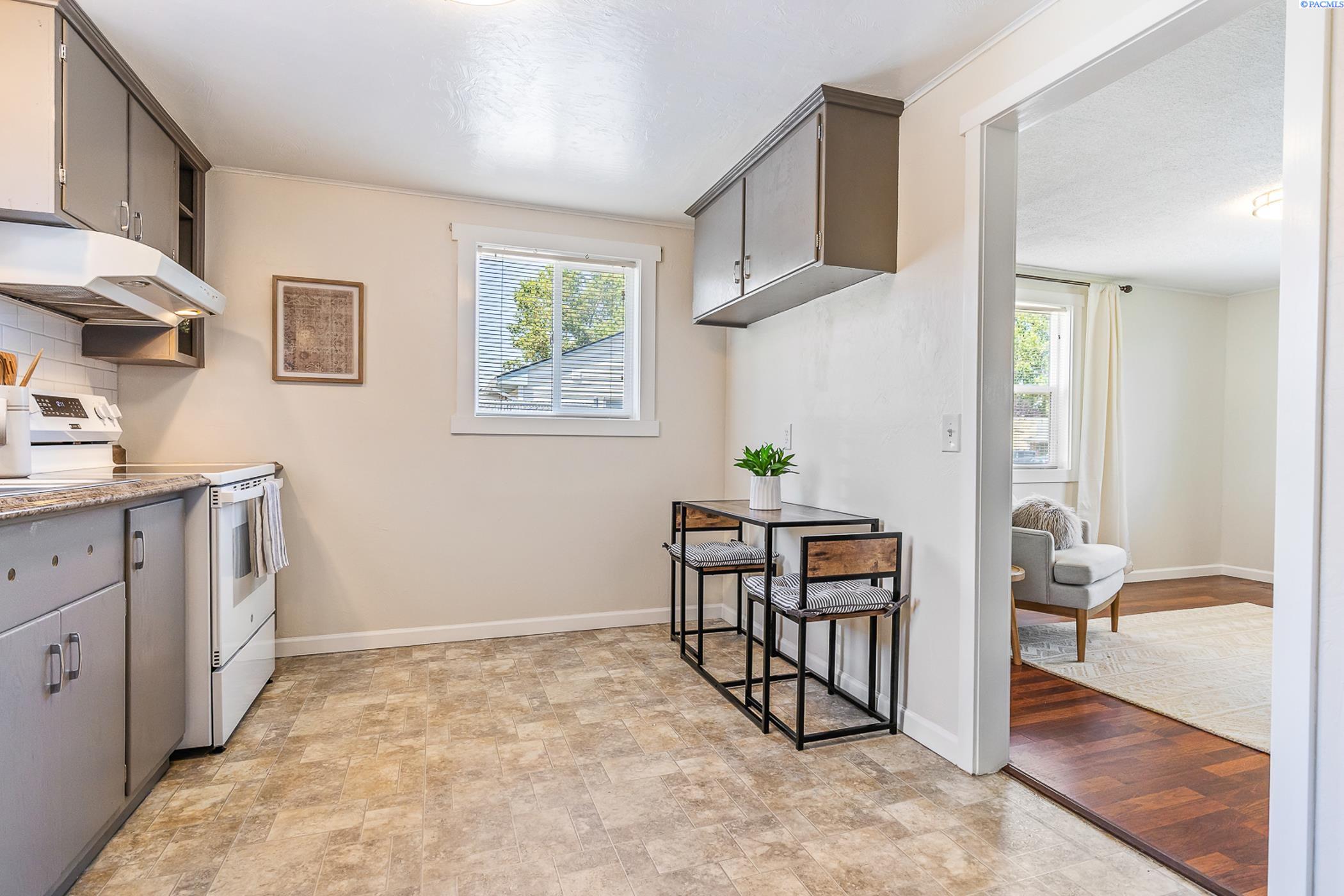 Richland, Washington 99354, United States, 3 Bedrooms Bedrooms, ,1 BathroomBathrooms,Residential,Pending,159749