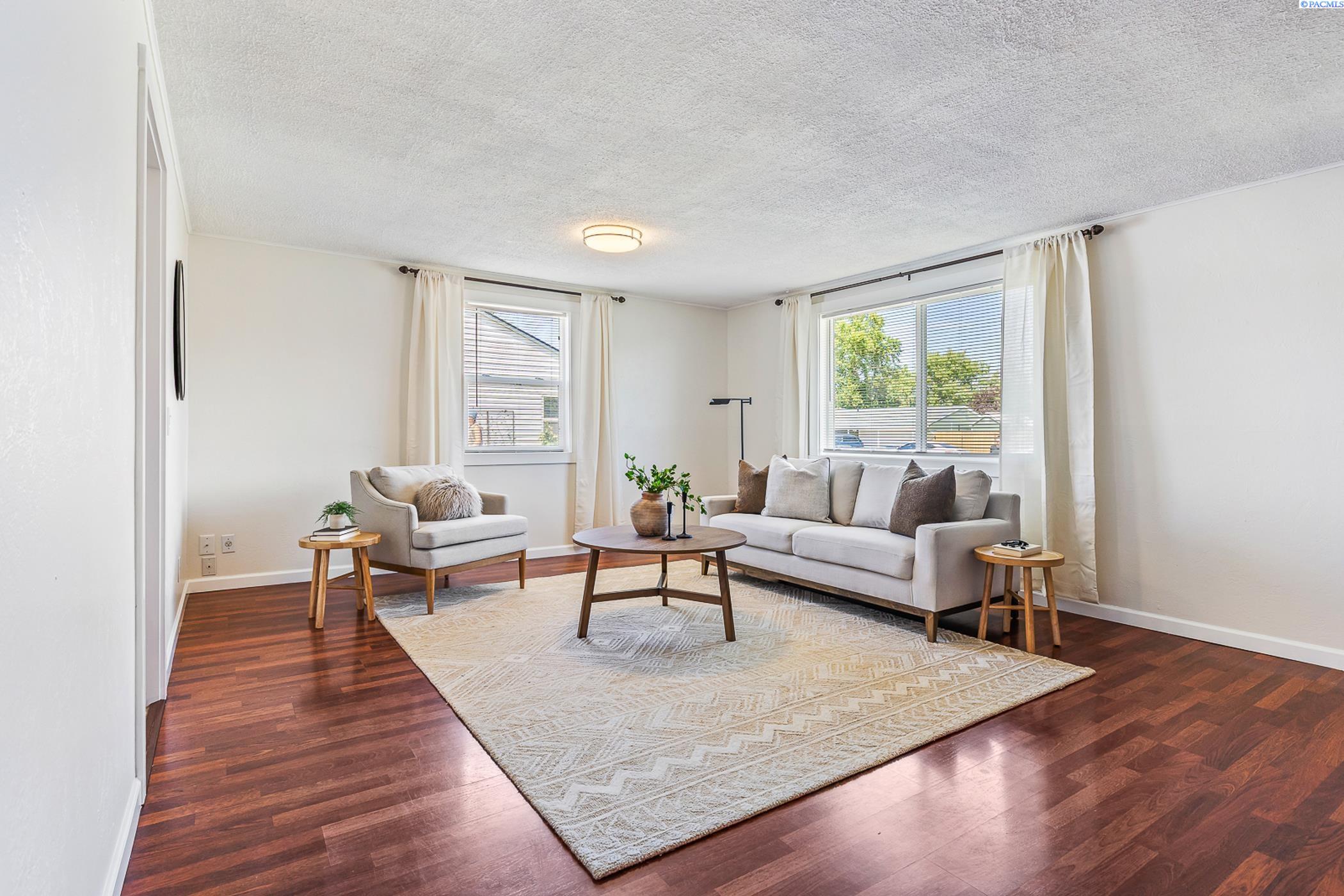 Richland, Washington 99354, United States, 3 Bedrooms Bedrooms, ,1 BathroomBathrooms,Residential,Pending,159749