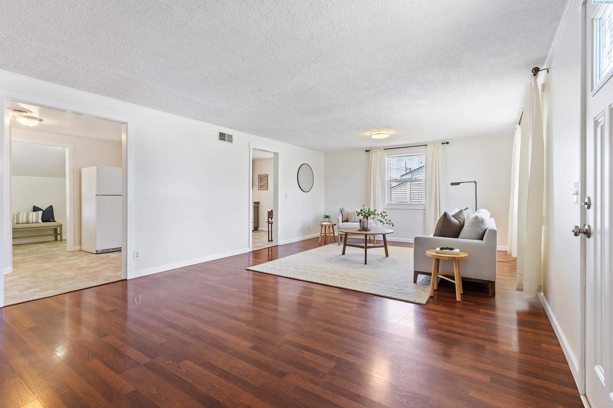 Richland, Washington 99354, United States, 3 Bedrooms Bedrooms, ,1 BathroomBathrooms,Residential,Pending,159749