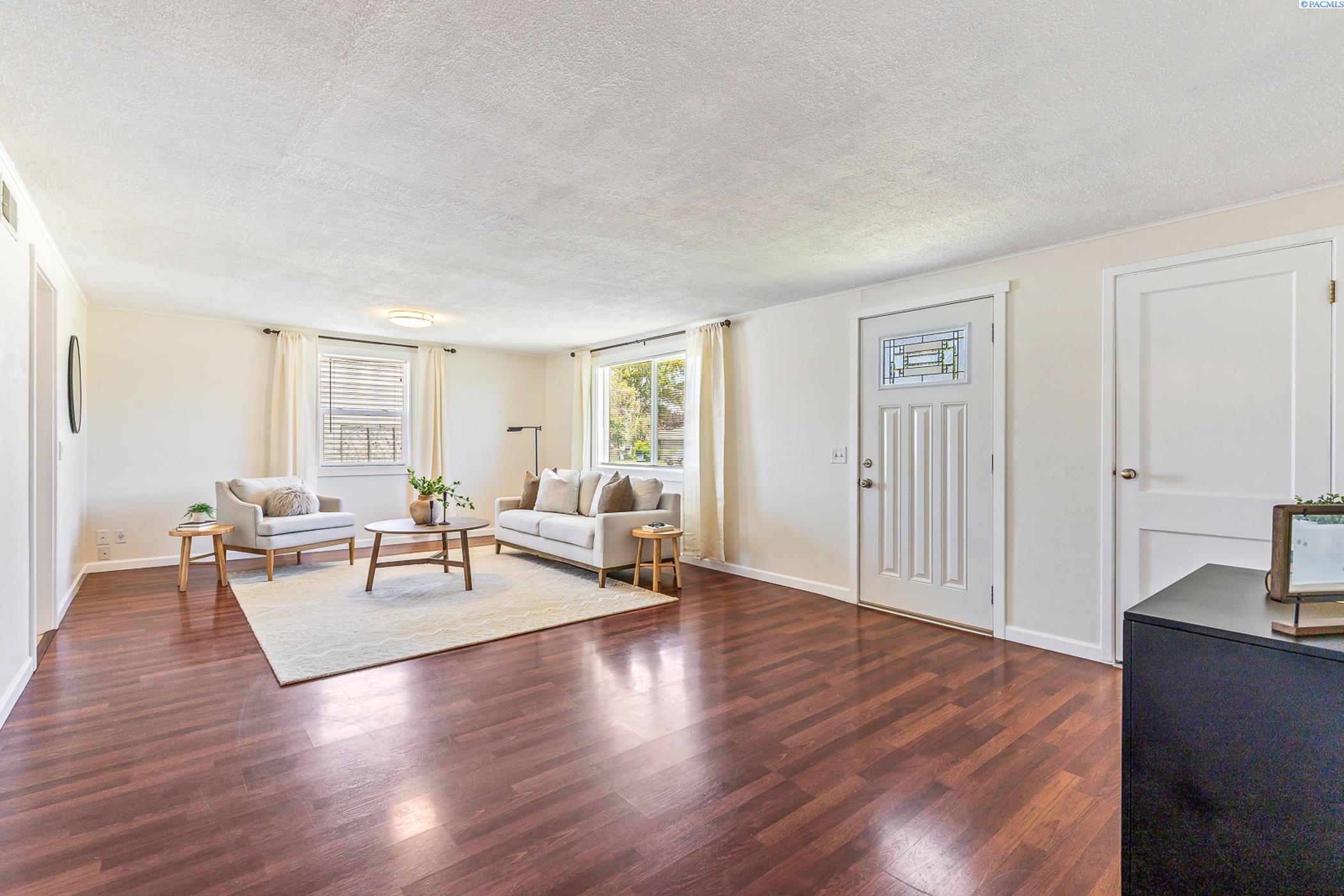 Richland, Washington 99354, United States, 3 Bedrooms Bedrooms, ,1 BathroomBathrooms,Residential,Pending,159749