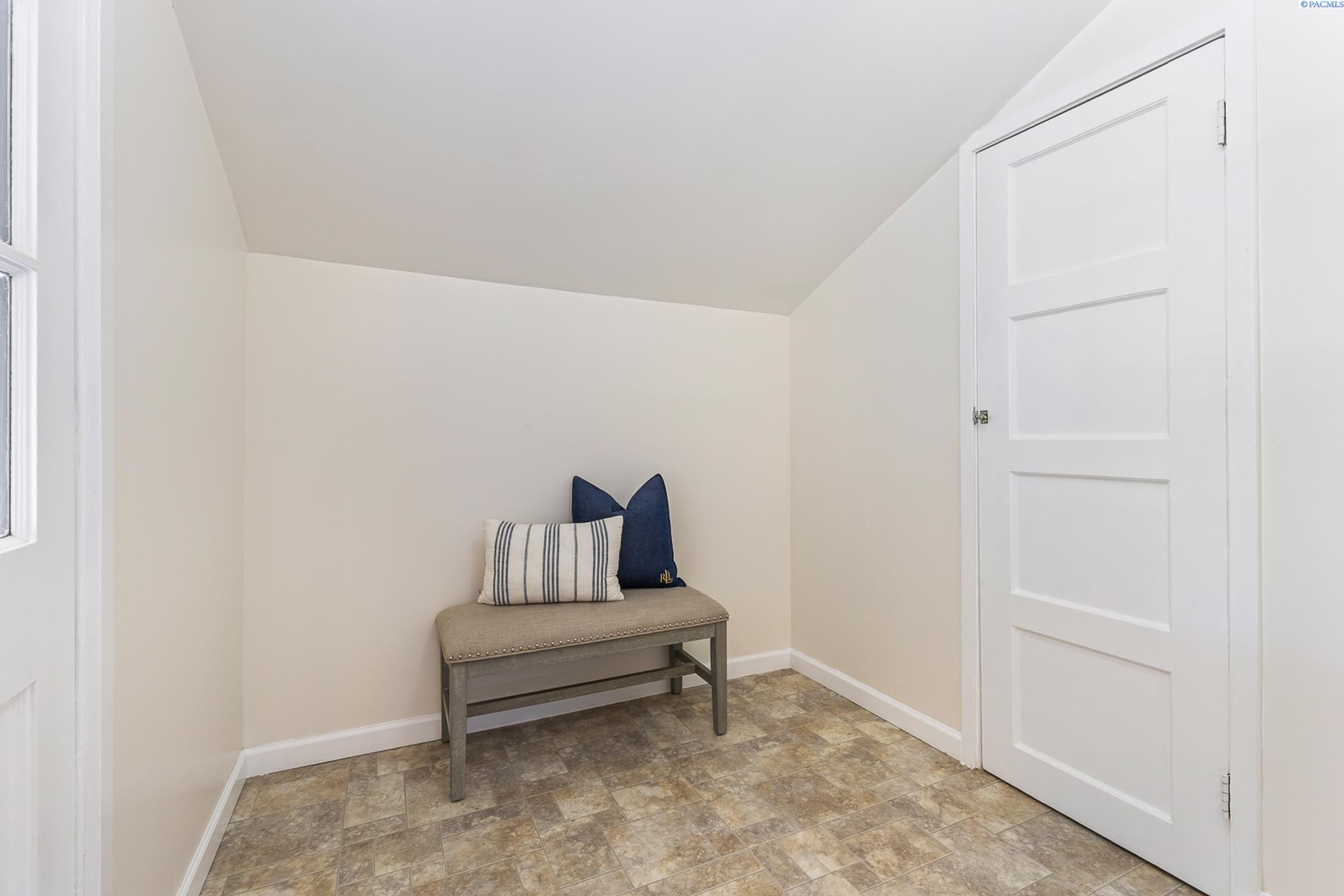 Richland, Washington 99354, United States, 3 Bedrooms Bedrooms, ,1 BathroomBathrooms,Residential,Pending,159749