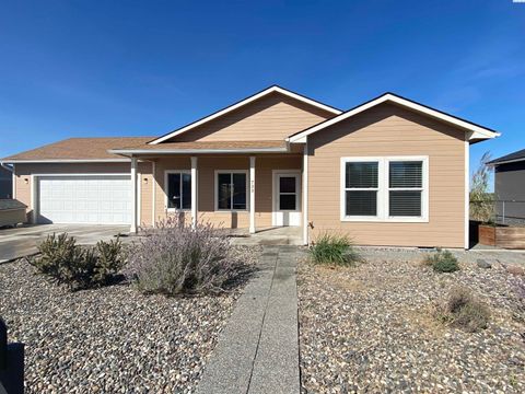 Photo of 733 Tanglewood Dr, Richland, WA 99352 (MLS # 282598)