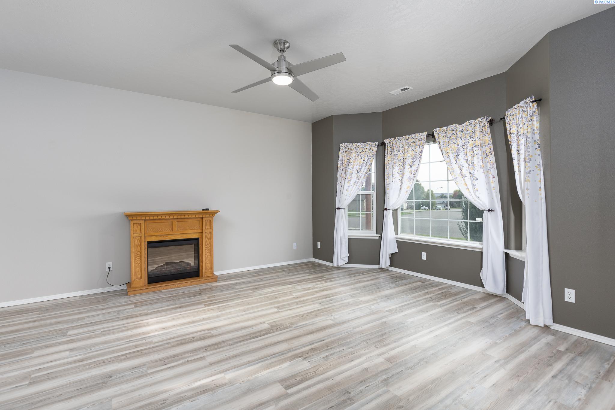 Pasco, Washington 99301, United States, 6 Bedrooms Bedrooms, ,4 BathroomsBathrooms,Residential,Active,1494