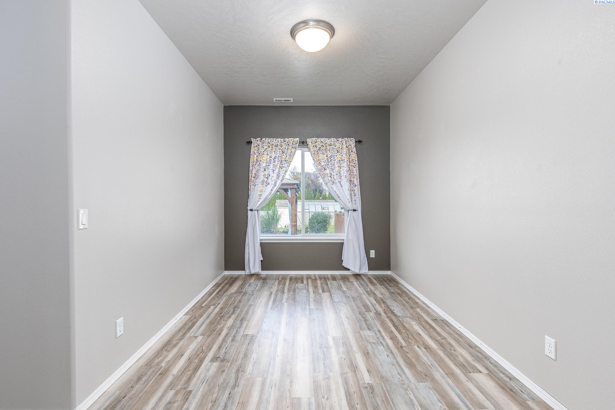 Pasco, Washington 99301, United States, 6 Bedrooms Bedrooms, ,4 BathroomsBathrooms,Residential,Active,1494