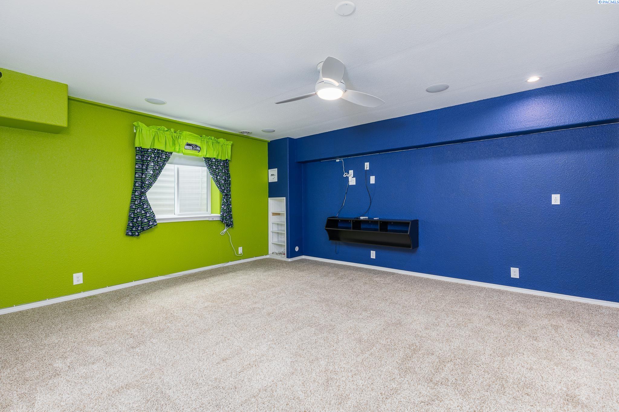 Pasco, Washington 99301, United States, 6 Bedrooms Bedrooms, ,4 BathroomsBathrooms,Residential,Active,1494