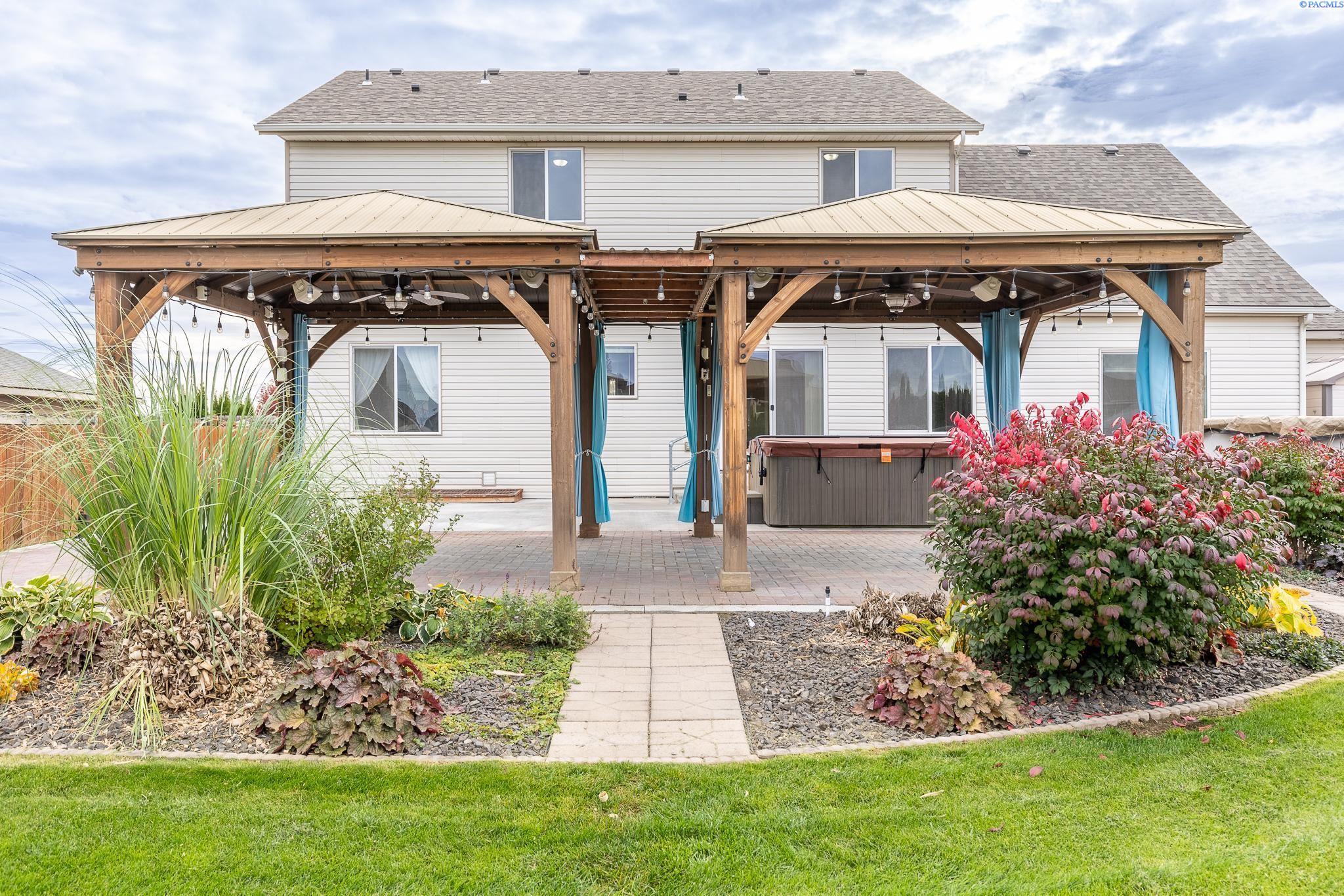 Pasco, Washington 99301, United States, 6 Bedrooms Bedrooms, ,4 BathroomsBathrooms,Residential,Active,1494