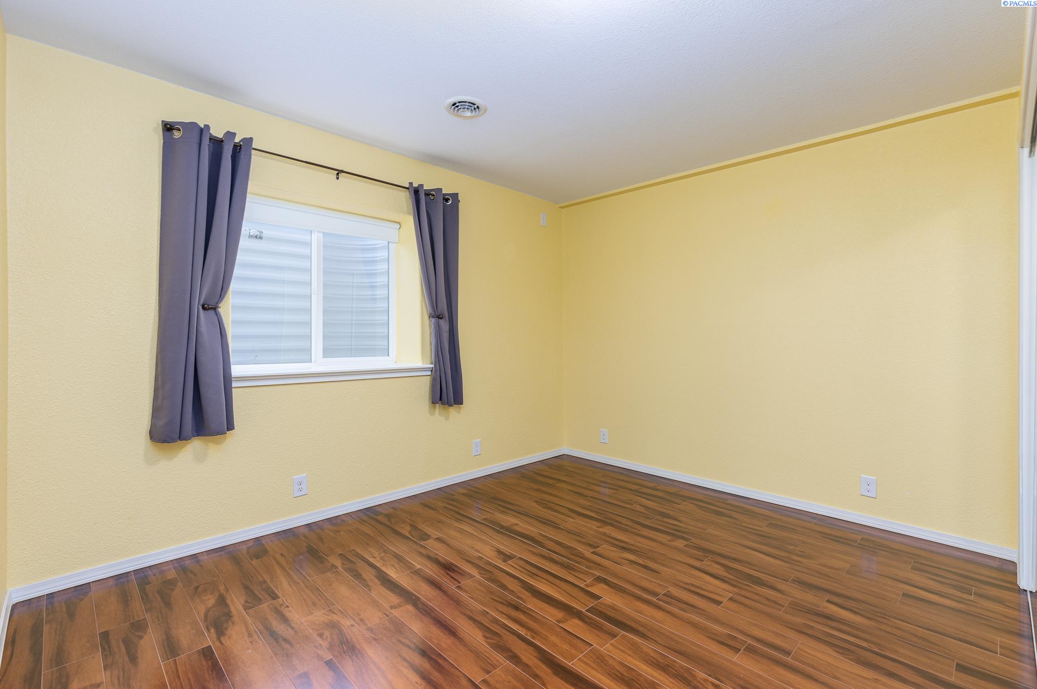 Pasco, Washington 99301, United States, 6 Bedrooms Bedrooms, ,4 BathroomsBathrooms,Residential,Active,1494