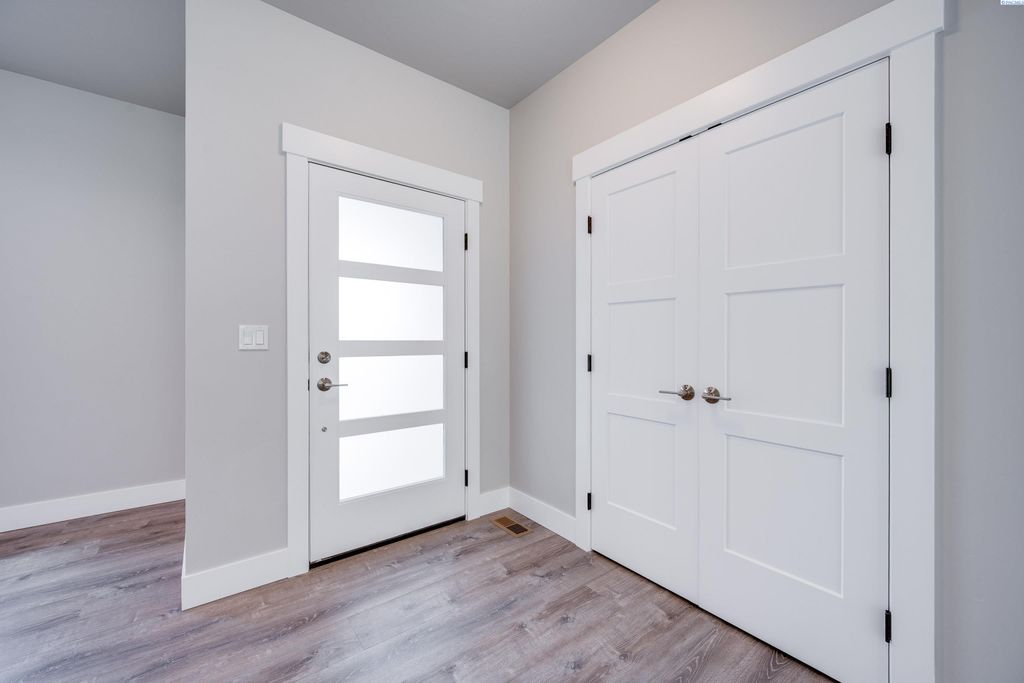 Photo of 590 SW Wallowa St, Pullman, WA 99163 (MLS # 285630)