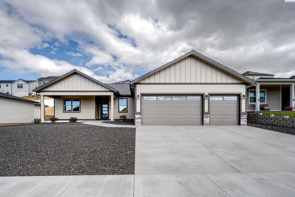 Photo of 590 SW Wallowa St, Pullman, WA 99163 (MLS # 285630)