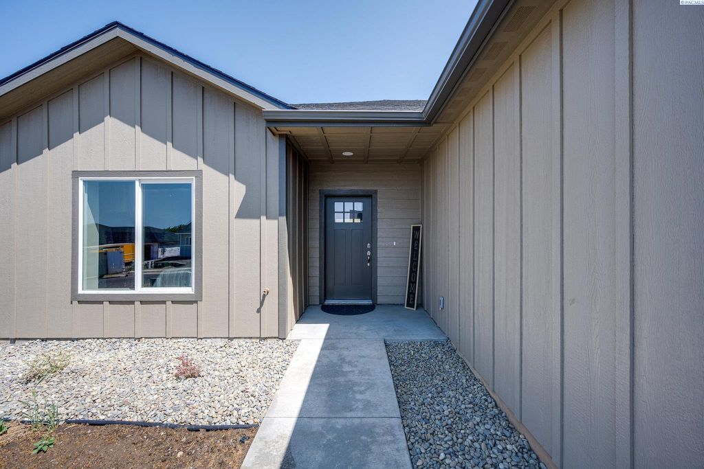 Photo of 630 SW Cayuse St, Pullman, WA 99163 (MLS # 283056)