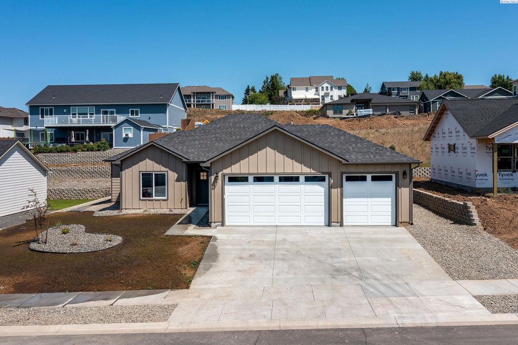 Photo of 630 SW Cayuse St, Pullman, WA 99163 (MLS # 283056)
