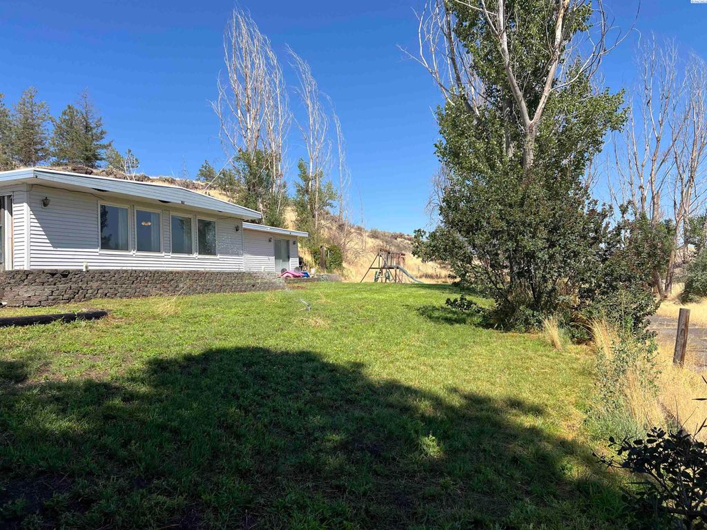 Photo of 211 Kahlotus Lake Road, Kahlotus, WA 99335 (MLS # 286254)
