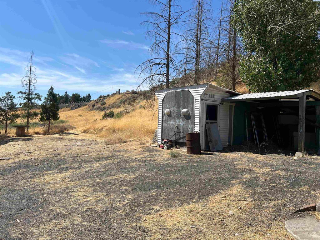 Photo of 211 Kahlotus Lake Road, Kahlotus, WA 99335 (MLS # 286254)