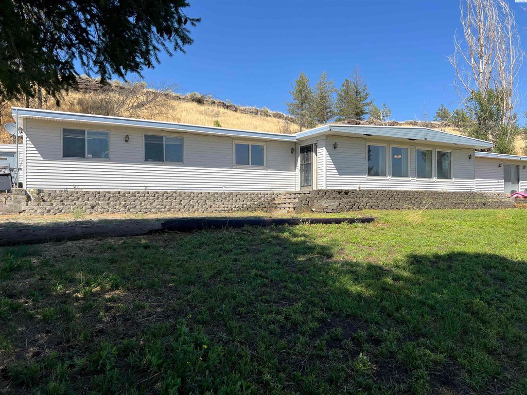 Photo of 211 Kahlotus Lake Road, Kahlotus, WA 99335 (MLS # 286254)