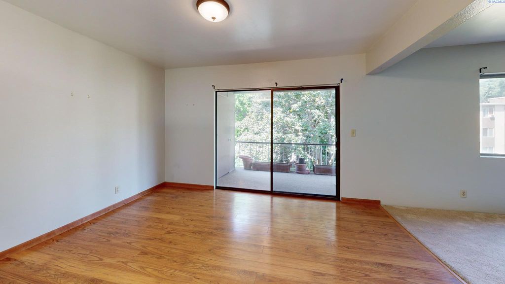 Photo of 1220 NW State Street #49 St, Pullman, WA 99163 (MLS # 286176)