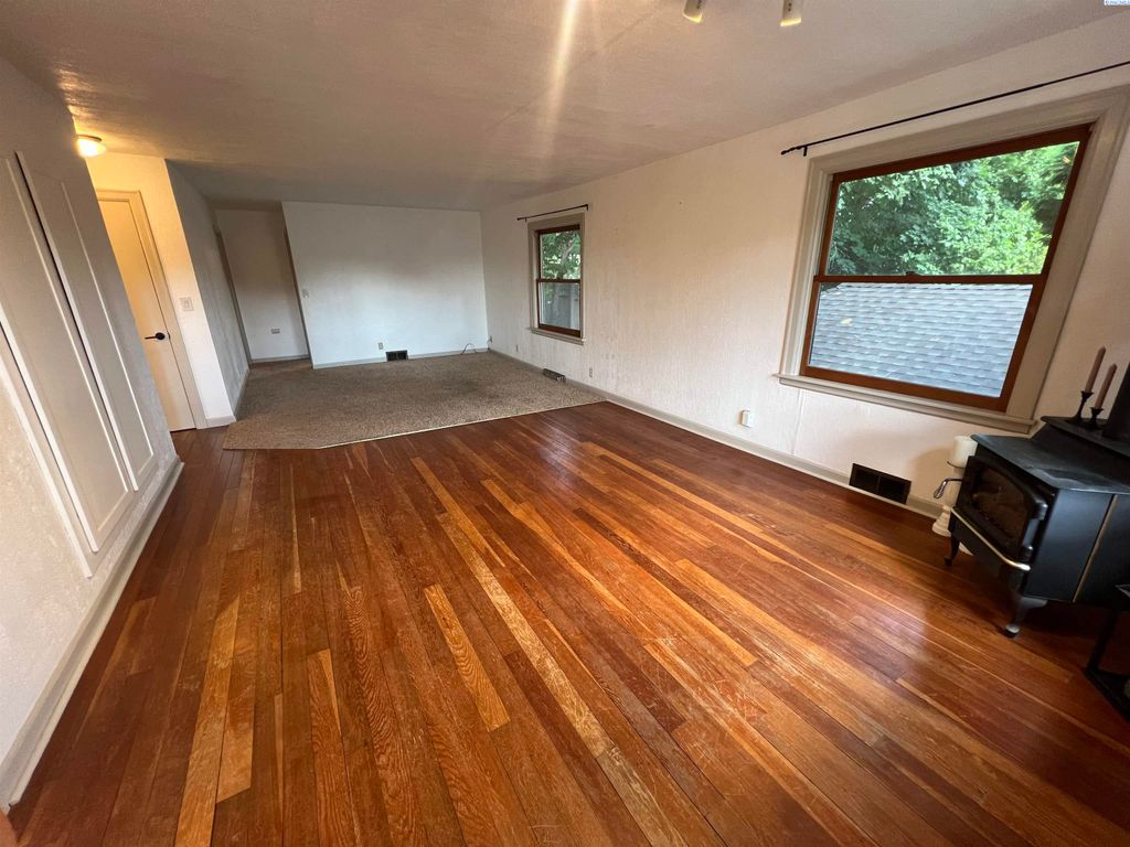 Photo of 312 NW Harrison St, Pullman, WA 99163 (MLS # 284914)