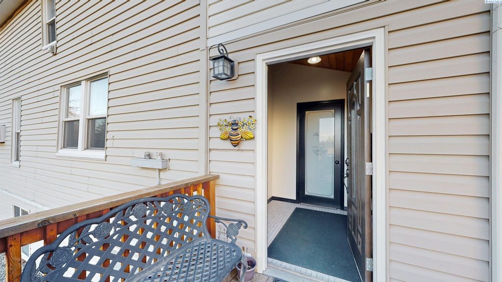 Photo of 420 E Houghton St, Palouse, WA 99161 (MLS # 282244)