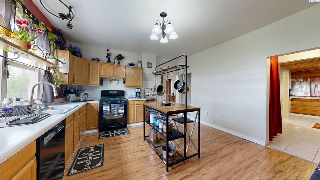 Photo of 420 E Houghton St, Palouse, WA 99161 (MLS # 282244)