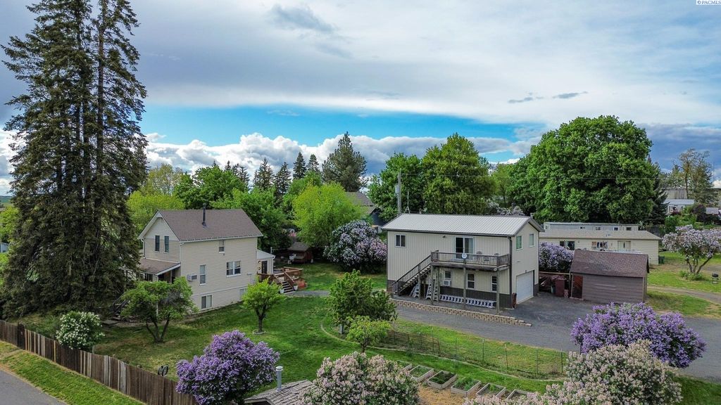 Photo of 420 E Houghton St, Palouse, WA 99161 (MLS # 282244)