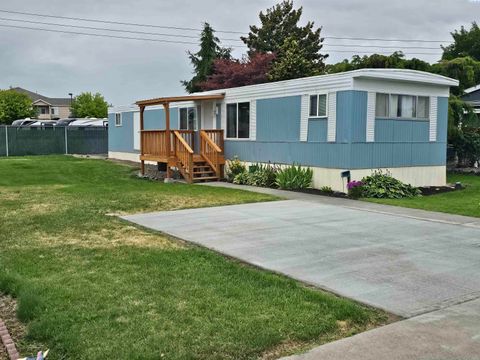 Photo of 7901 W Clearwater Avenue #120 Ave, Kennewick, WA 99336 (MLS # 285580)