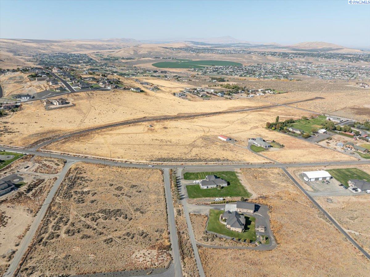 Photo 1 of 2 — 32633 Mammoth Dr, Kennewick, WA 99338