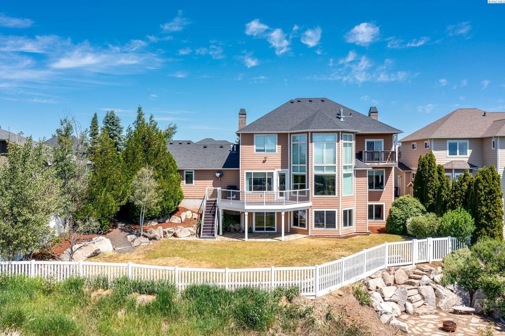 Photo of 1105 SW Meyer Dr, Pullman, WA 99163 (MLS # 284829)