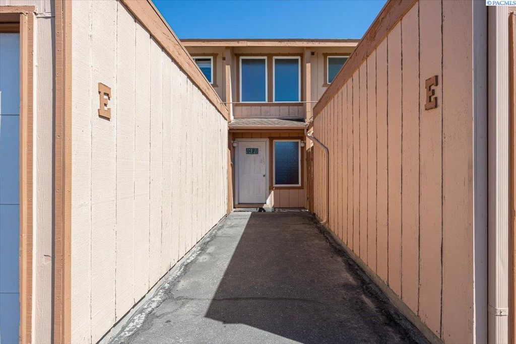 Photo of 3121 W Hood Ave #E103, Kennewick, WA 99336 (MLS # 285040)