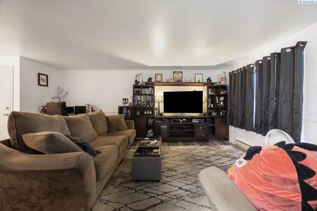 Photo of 3121 W Hood Ave #E103, Kennewick, WA 99336 (MLS # 285040)