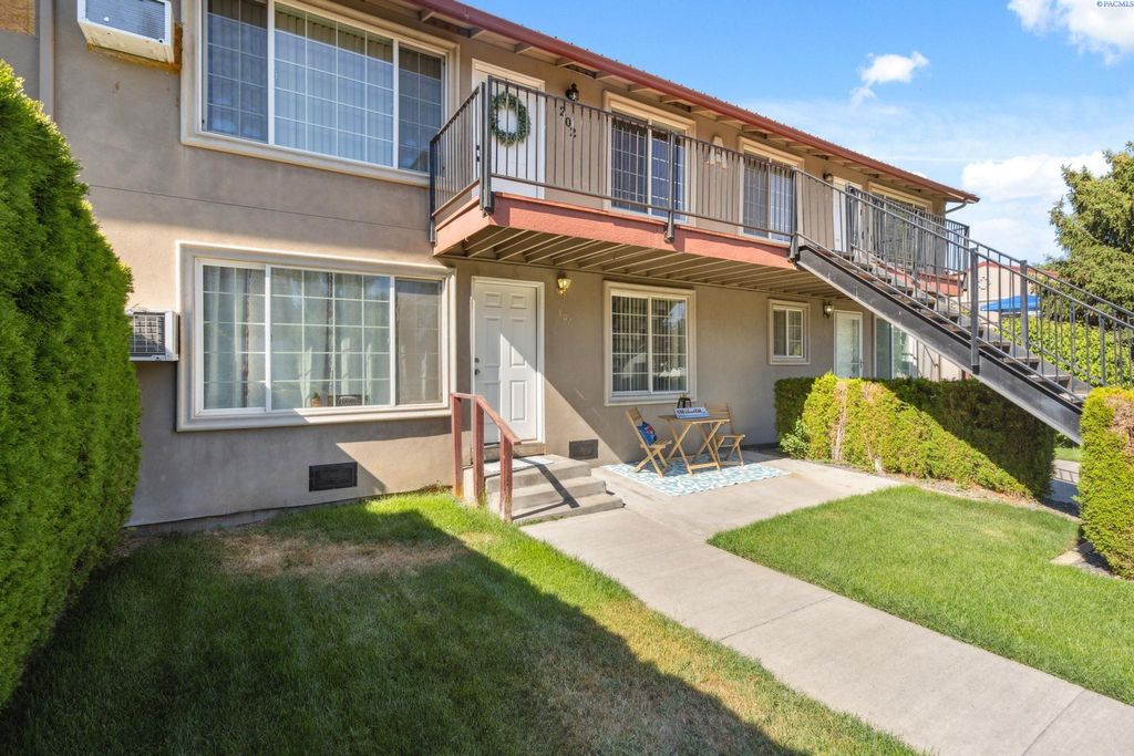 Photo of 526 S 40th Ave Unit A-102 Ave, West Richland, WA 99353 (MLS # 285889)