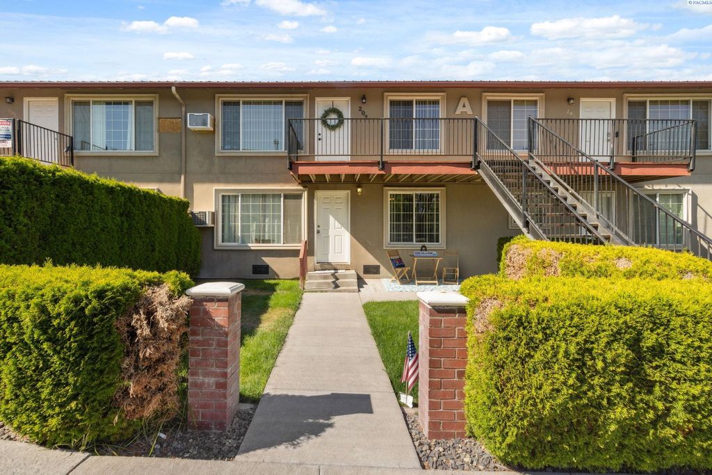 Photo of 526 S 40th Ave Unit A-102 Ave, West Richland, WA 99353 (MLS # 285889)
