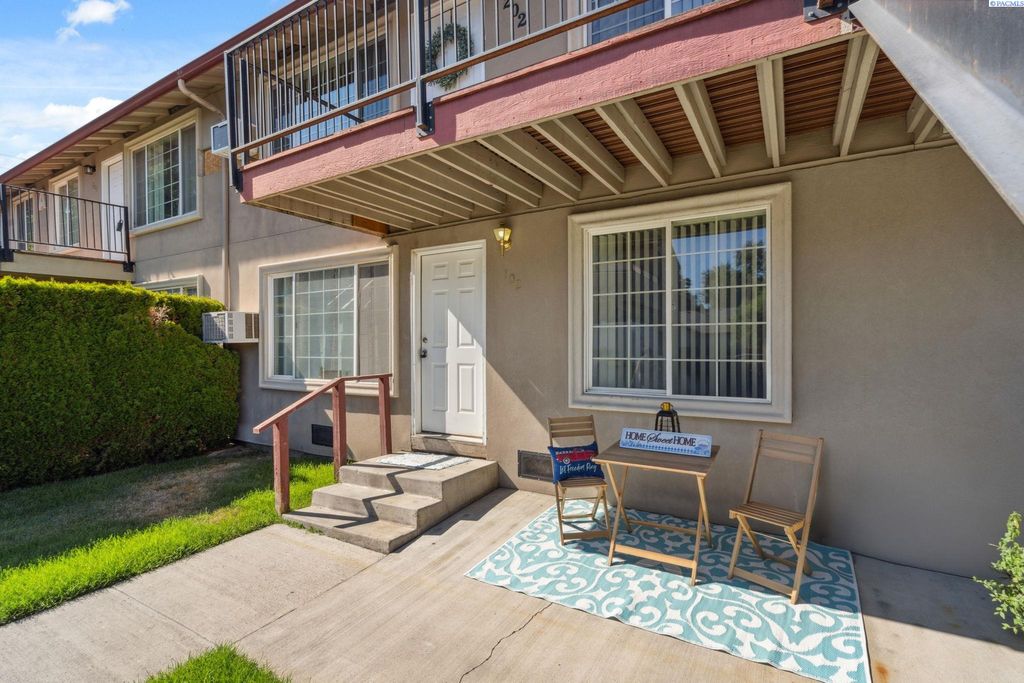 Photo of 526 S 40th Ave Unit A-102 Ave, West Richland, WA 99353 (MLS # 285889)