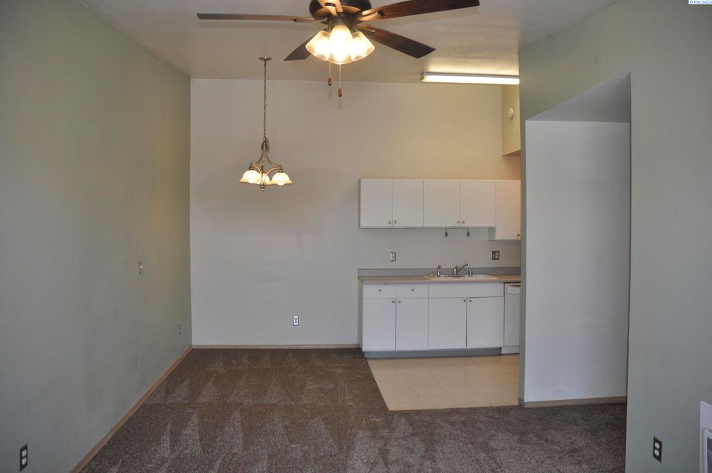 Photo of 1645 NE Merman Dr. #c-302 Dr, Pullman, WA 99163 (MLS # 284856)