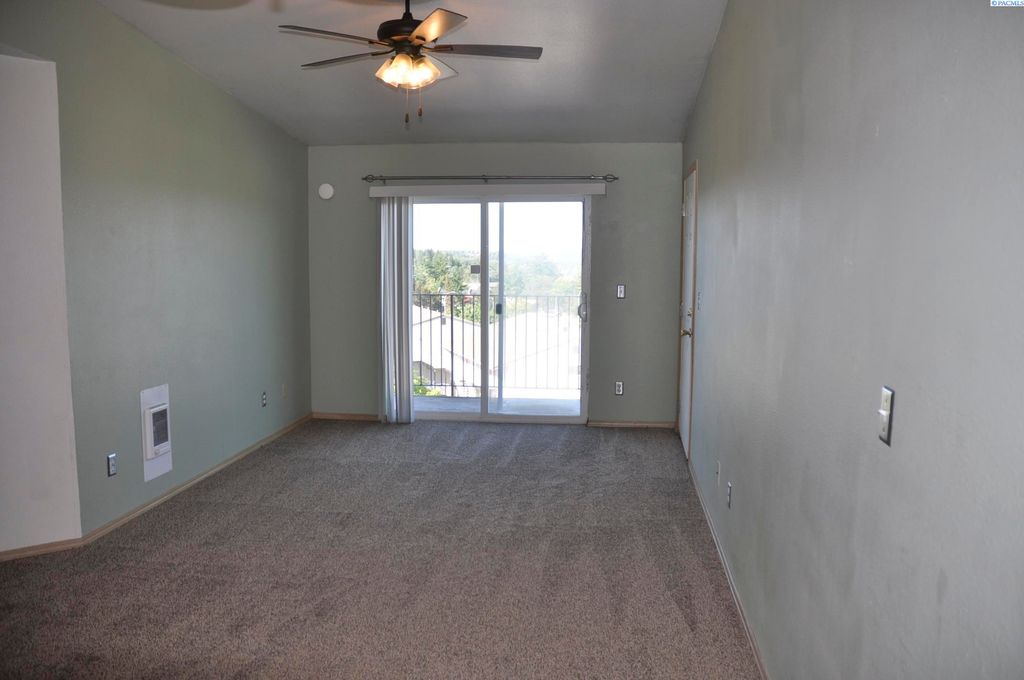 Photo of 1645 NE Merman Dr. #c-302 Dr, Pullman, WA 99163 (MLS # 284856)