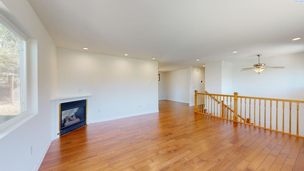 Photo of 1220 SW Wadleigh Dr, Pullman, WA 99163 (MLS # 284063)