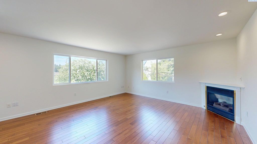 Photo of 1220 SW Wadleigh Dr, Pullman, WA 99163 (MLS # 284063)