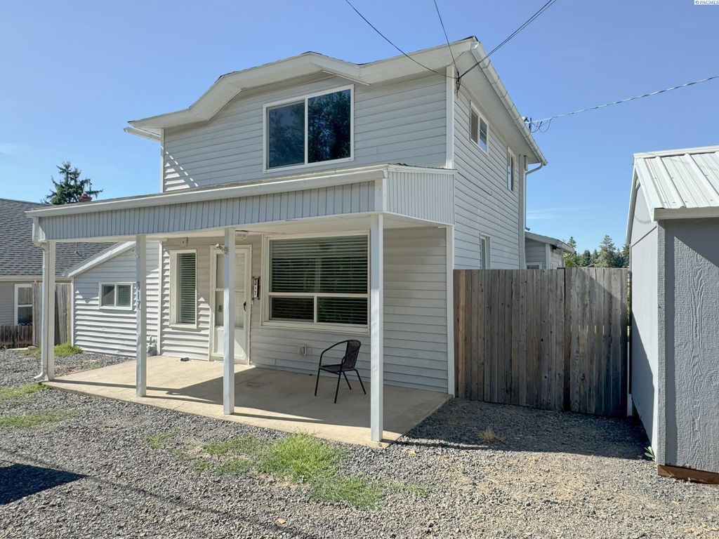 Photo of 317 E Fairview St, Colfax, WA 99111 (MLS # 284224)