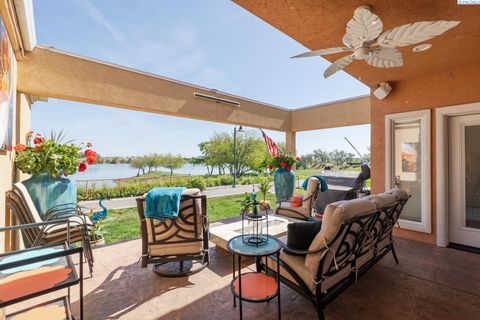 Photo of 162 Bradley Boulevard, Richland, WA 99352 (MLS # 284045)