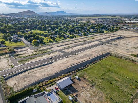 Photo of 1176 Lapins Court, Richland, WA 99352 (MLS # 284463)