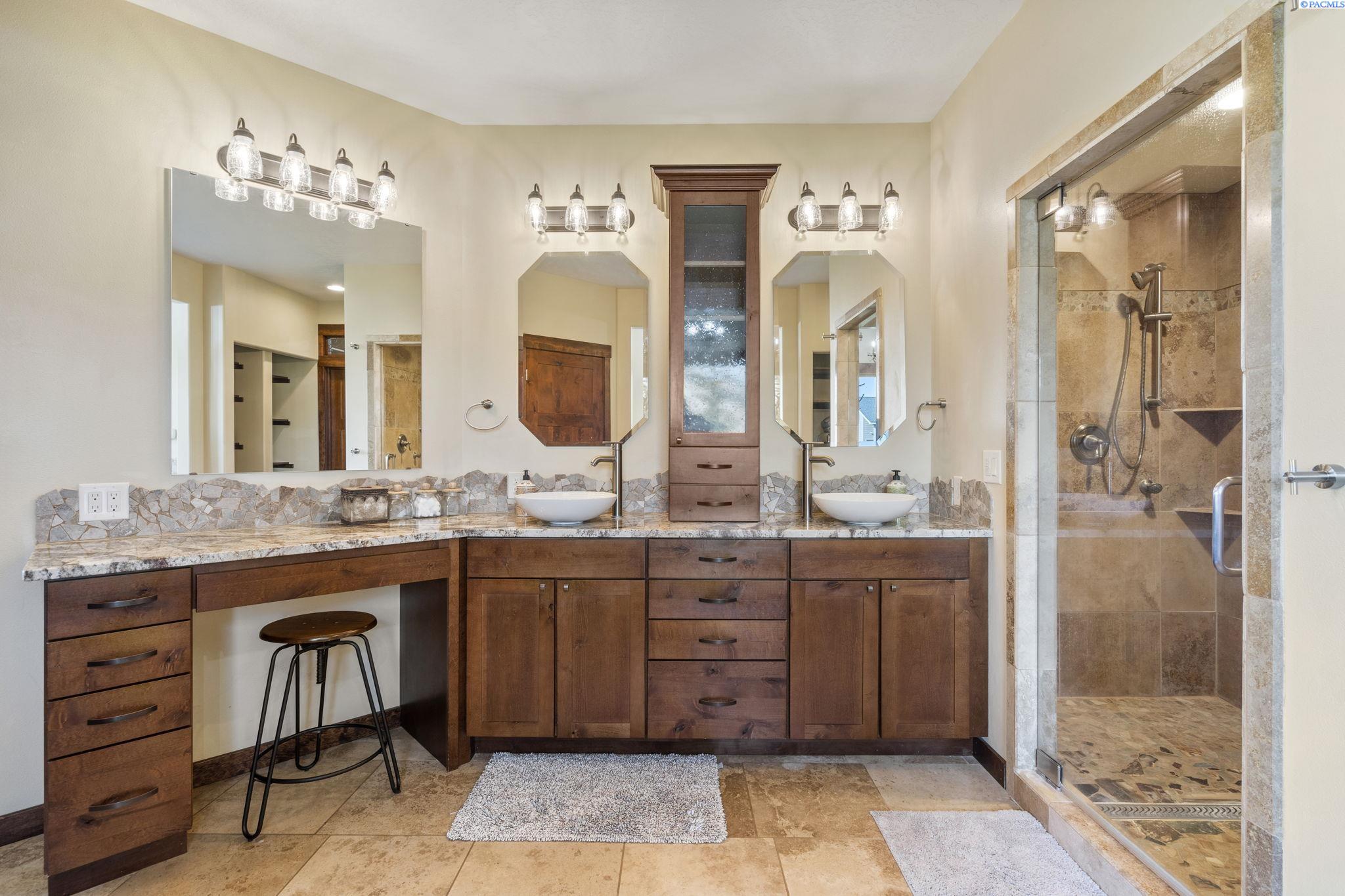 Pasco, Washington 99301, United States, 4 Bedrooms Bedrooms, ,3 BathroomsBathrooms,Residential,Active,53390