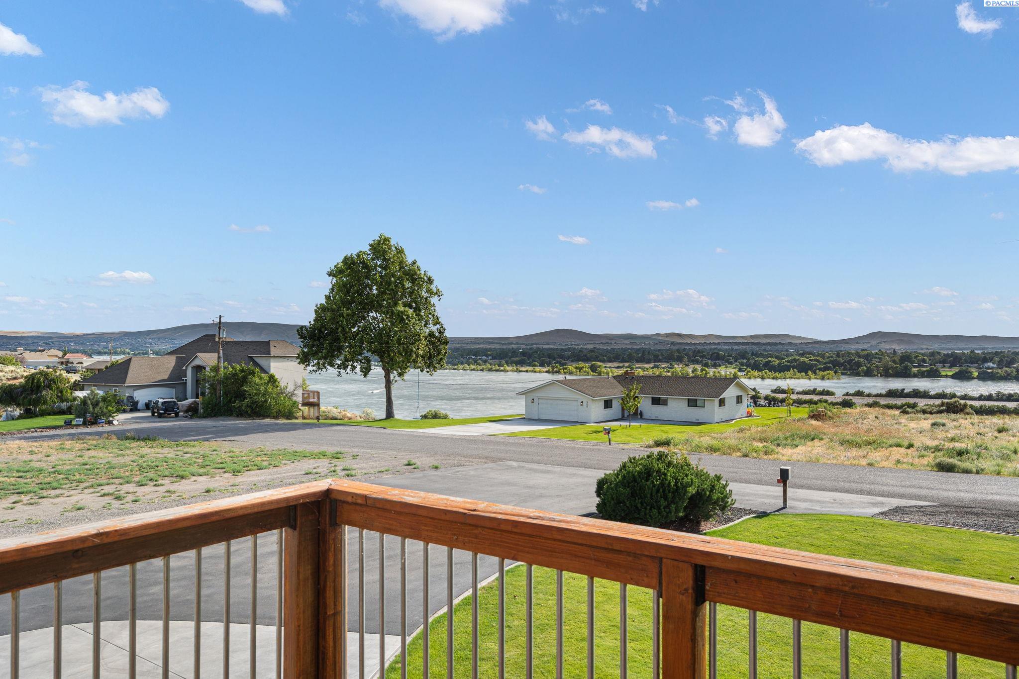 Pasco, Washington 99301, United States, 4 Bedrooms Bedrooms, ,3 BathroomsBathrooms,Residential,Active,53390