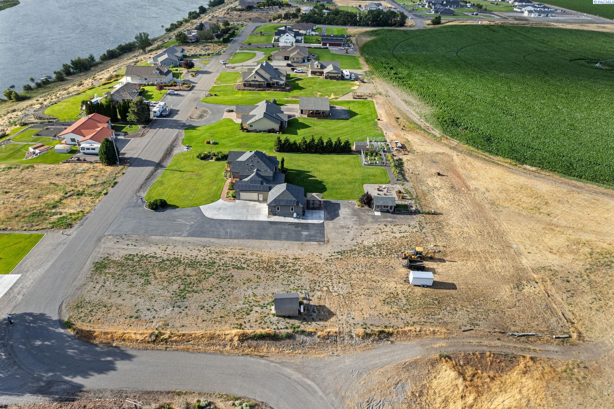 Pasco, Washington 99301, United States, 4 Bedrooms Bedrooms, ,3 BathroomsBathrooms,Residential,Active,53390