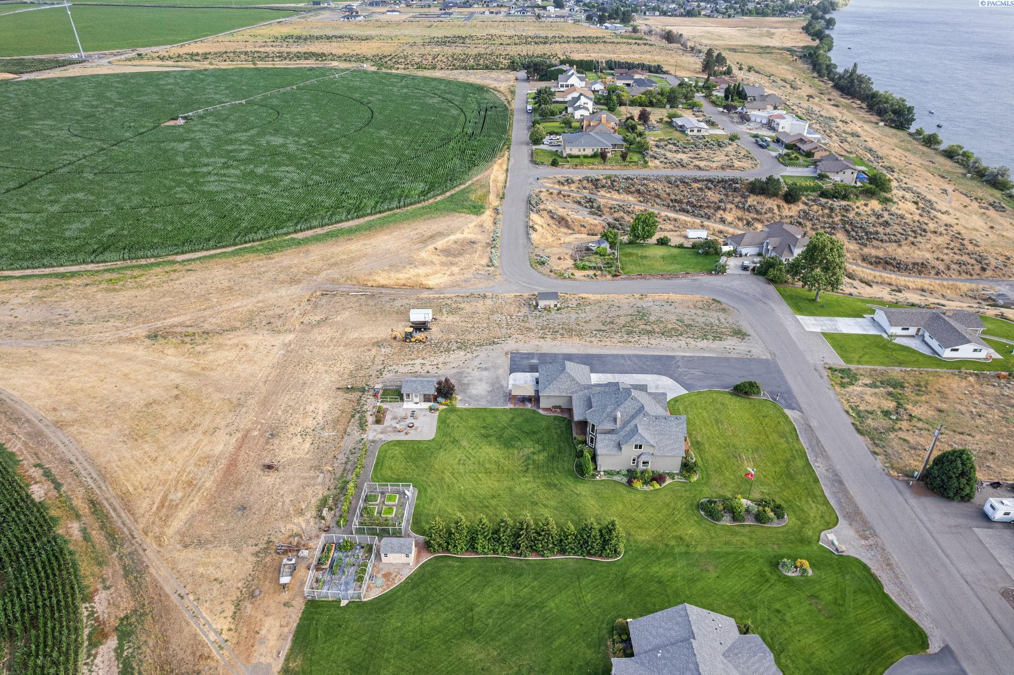 Pasco, Washington 99301, United States, 4 Bedrooms Bedrooms, ,3 BathroomsBathrooms,Residential,Active,53390