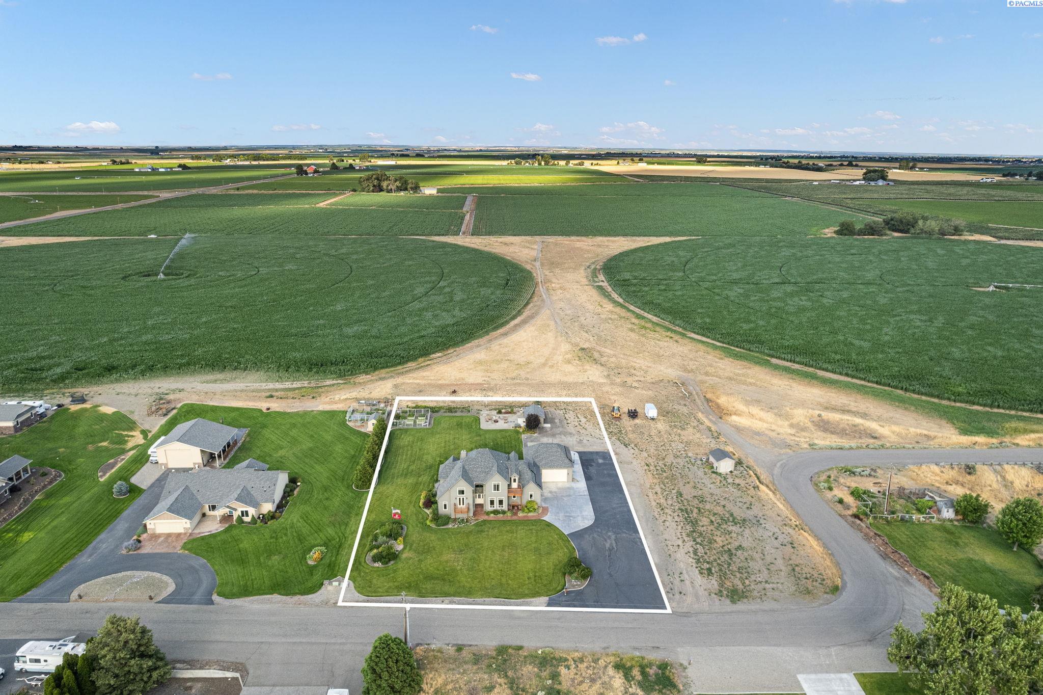 Pasco, Washington 99301, United States, 4 Bedrooms Bedrooms, ,3 BathroomsBathrooms,Residential,Active,53390