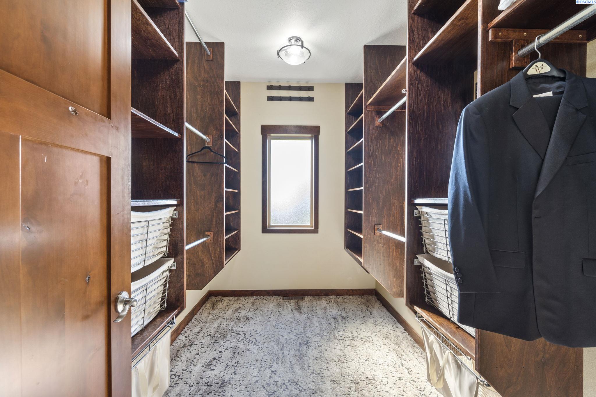 Pasco, Washington 99301, United States, 4 Bedrooms Bedrooms, ,3 BathroomsBathrooms,Residential,Active,53390