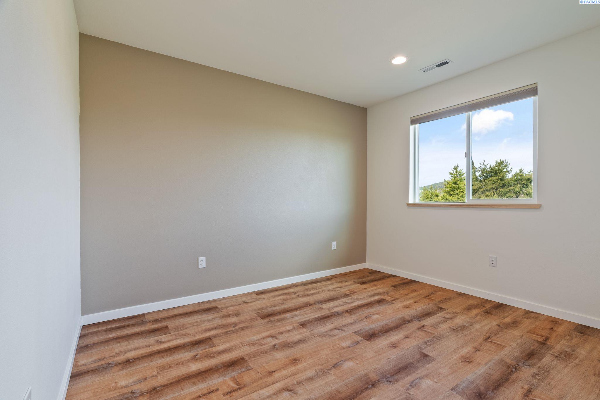 Newport, Washington 99156, United States, 3 Bedrooms Bedrooms, ,2 BathroomsBathrooms,Residential,Active,120587